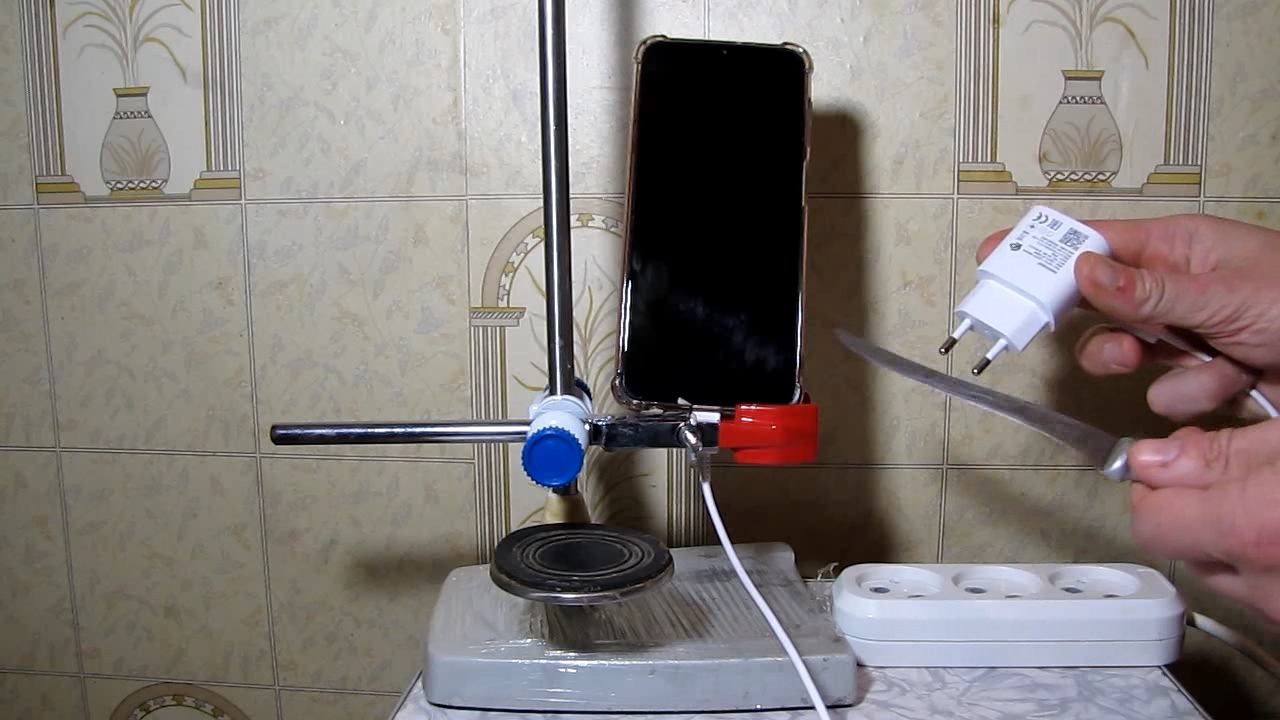 Is it possible to get electricity from air? We charge mobile phone with switched-off charger! (Trick and explanation)